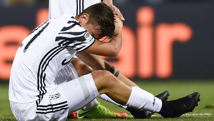 Juve Dybala cambia sponsor e si tinge le